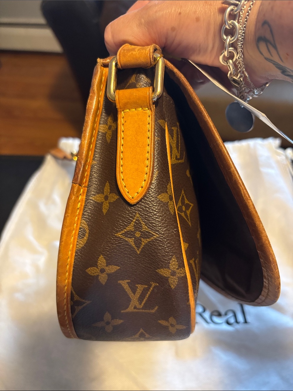 Louis Vuitton Monogram
Menilmontant Shoulder/Crossbody.
COA/ LV dust bag - Picture 3 of 17